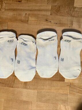 Lot of 2 Pairs Men's Medium CEP Compression Ultralight No Show Socks White